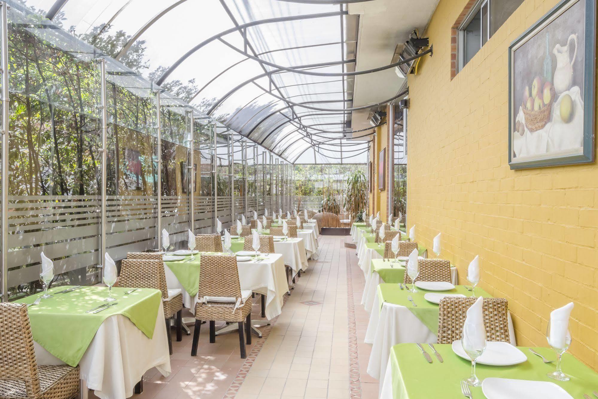 Regency La Feria Hotel 4*
